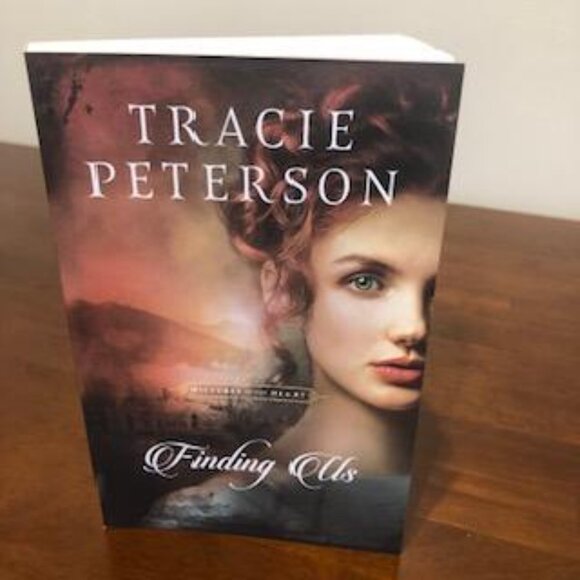 Finding Us (Pictures of the Heart 2) Pre-Owned Book - Picture 3 of 11